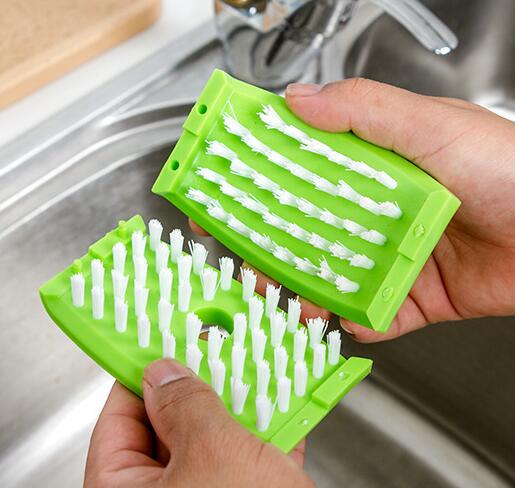 Suction Cup Kitchen Cleaning Brush – Knife, Fork & Vegetable Scrubber